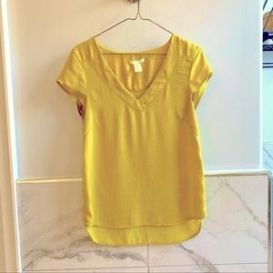 H&M Popover Short Sleeve Blouse in Mustard Yellow.  Size 2.